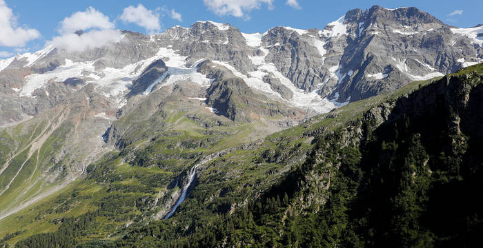 Das Hintere Lauterbrunnental ist eine wilde Alpenlandschaft mit einem beeindruckenden Gipfelpanorama auf mehrere Drei- und Viertausender.