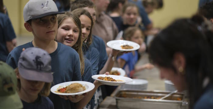 Ökotopia 2024 Essensausgabe im Lagerhaus. © Florian Jermann